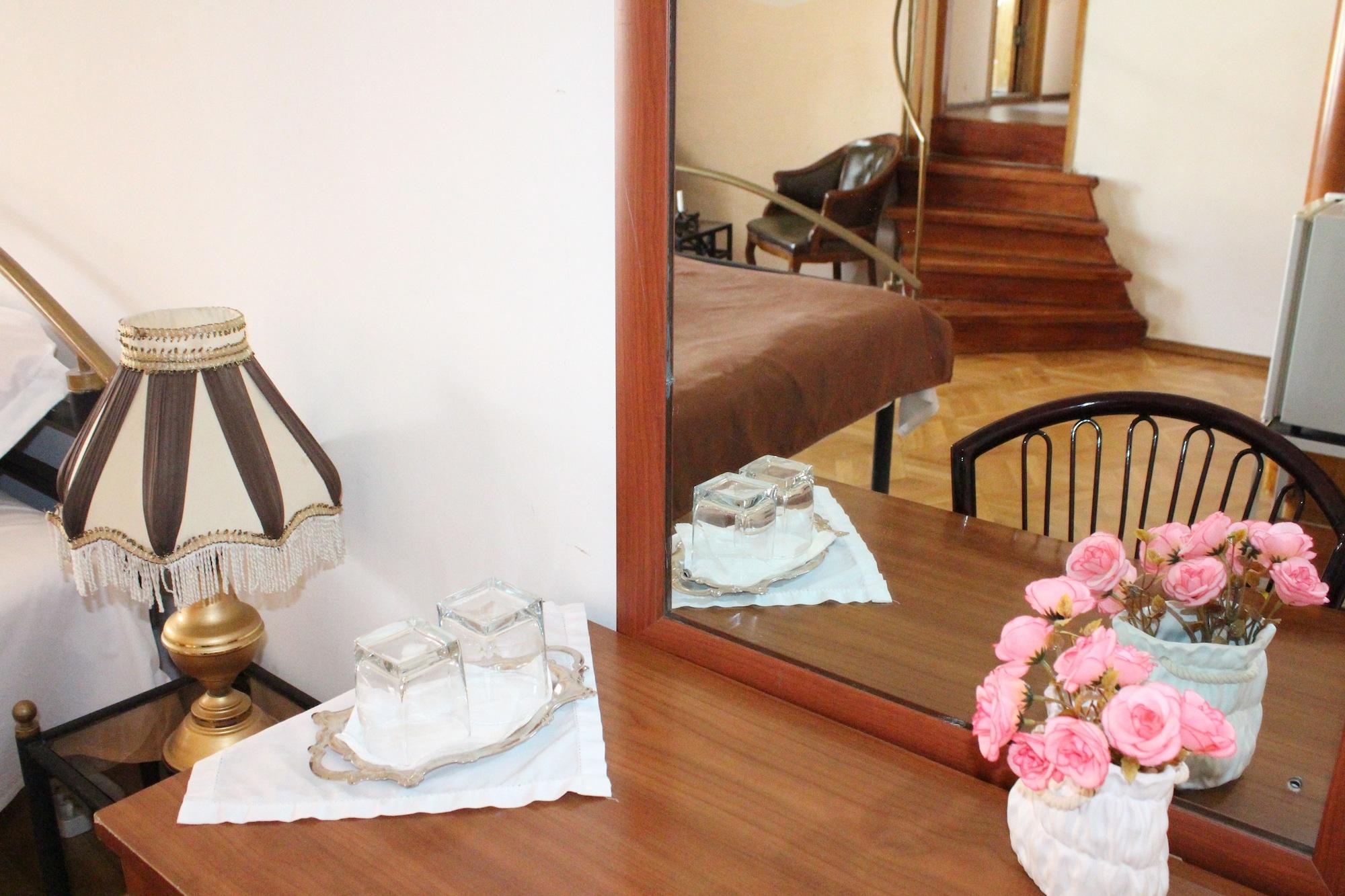 Classic Hotel Tbilisi Esterno foto