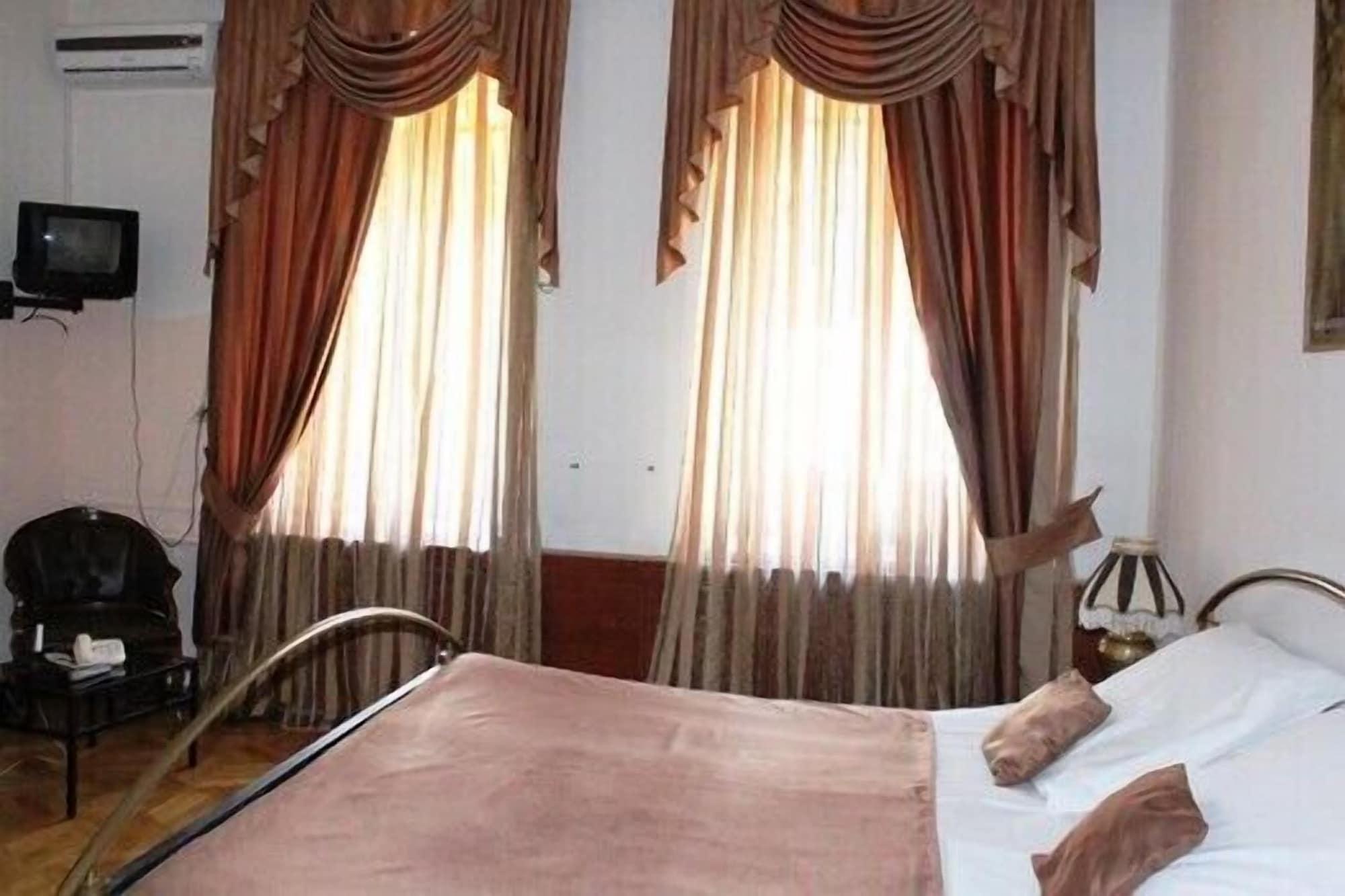 Classic Hotel Tbilisi Esterno foto