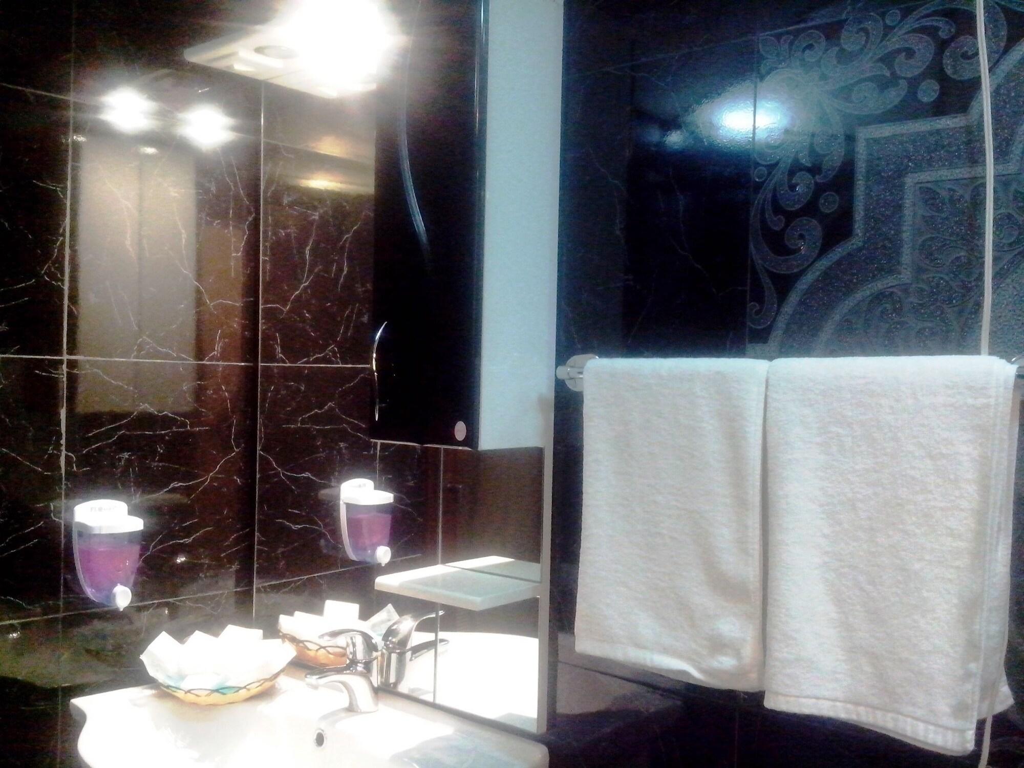 Classic Hotel Tbilisi Esterno foto