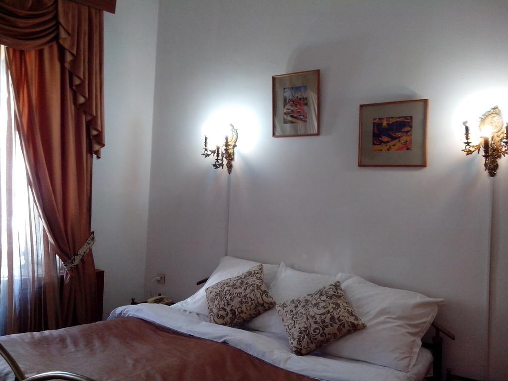 Classic Hotel Tbilisi Esterno foto
