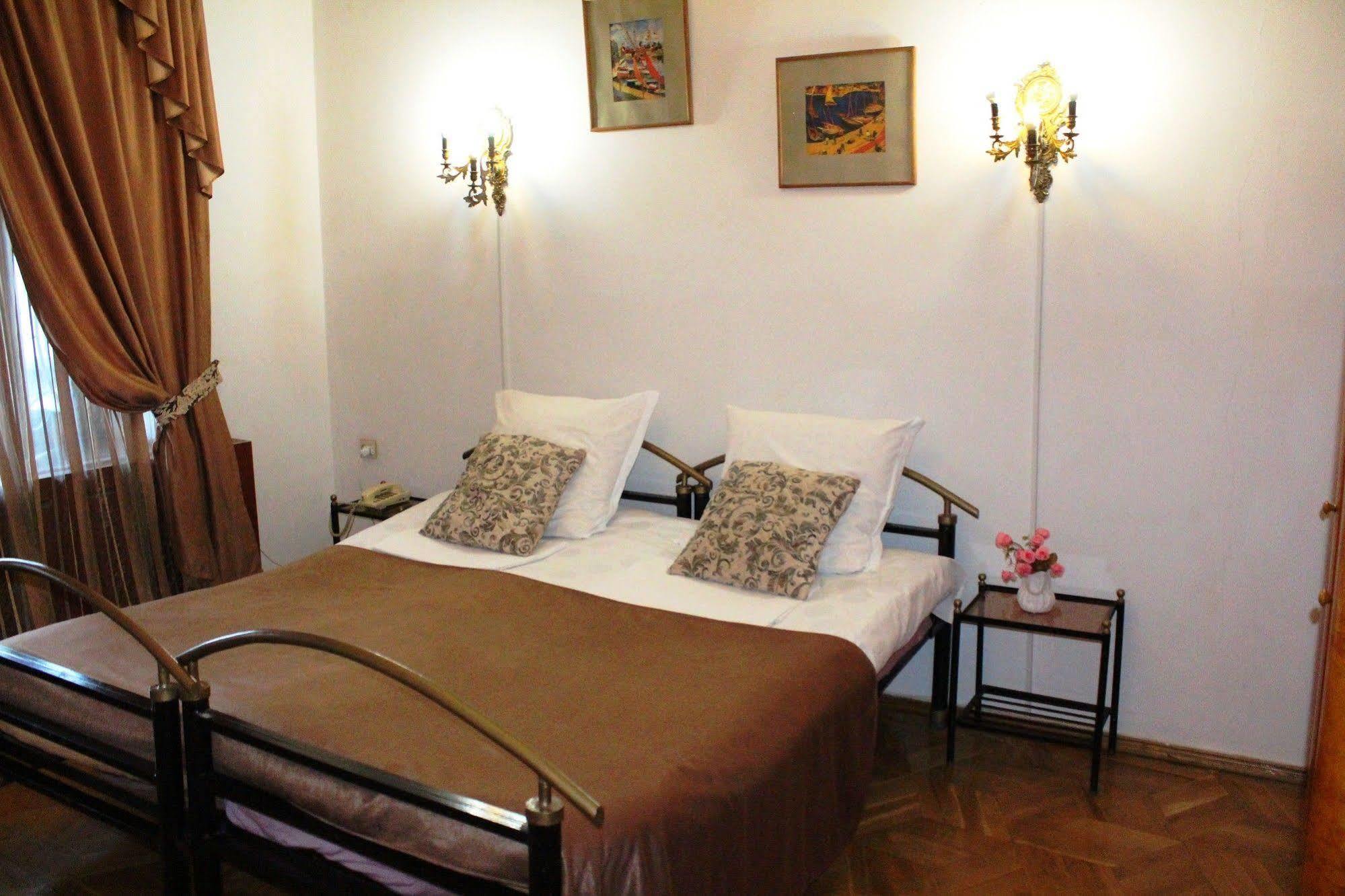 Classic Hotel Tbilisi Esterno foto
